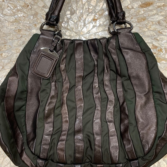 PRADA - Picture 1 of 4